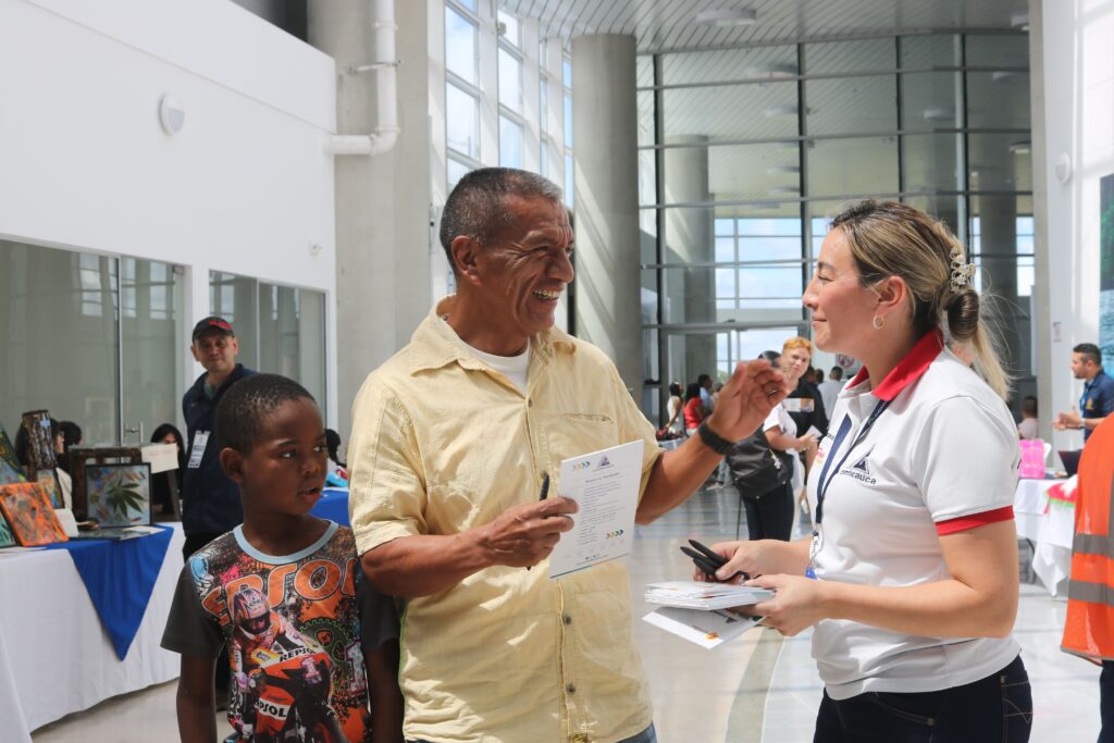 Feria de servicios y emprendimientos en el aeropuerto: conectando ...