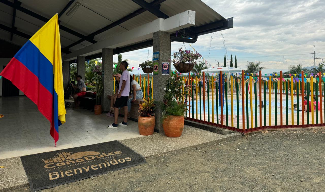 Afiliados y sus familias celebran el 20 de julio, Día de la Independencia, en el Centro Recreativo Caña Dulce