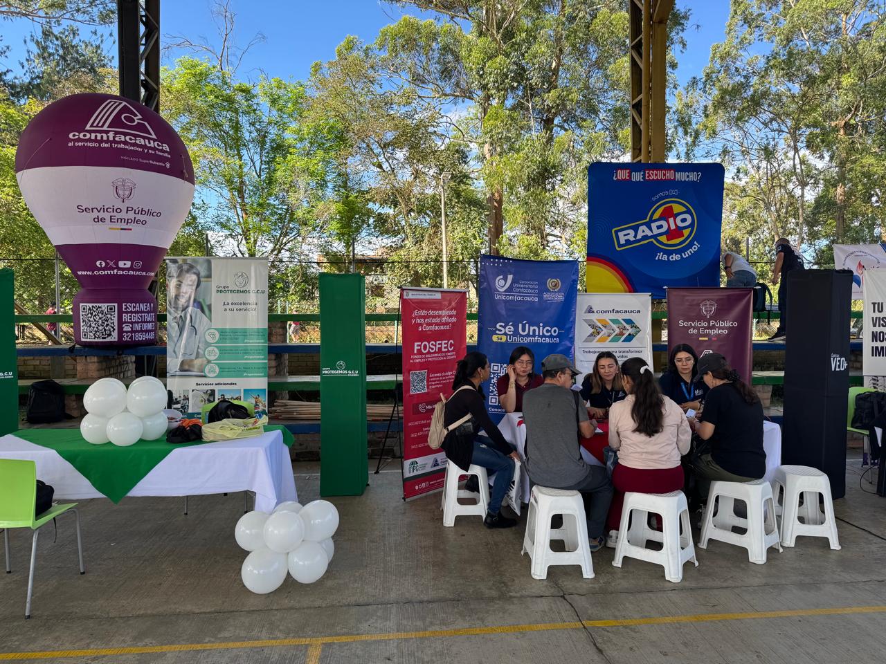 Comfacauca llega al barrio el Cadillal con una nueva feria de servicios