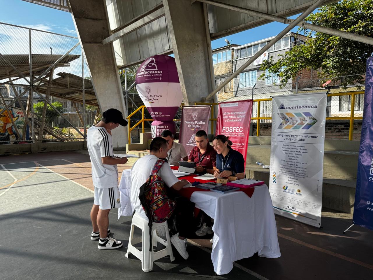 Comfacauca en el barrio Lomas de Granada