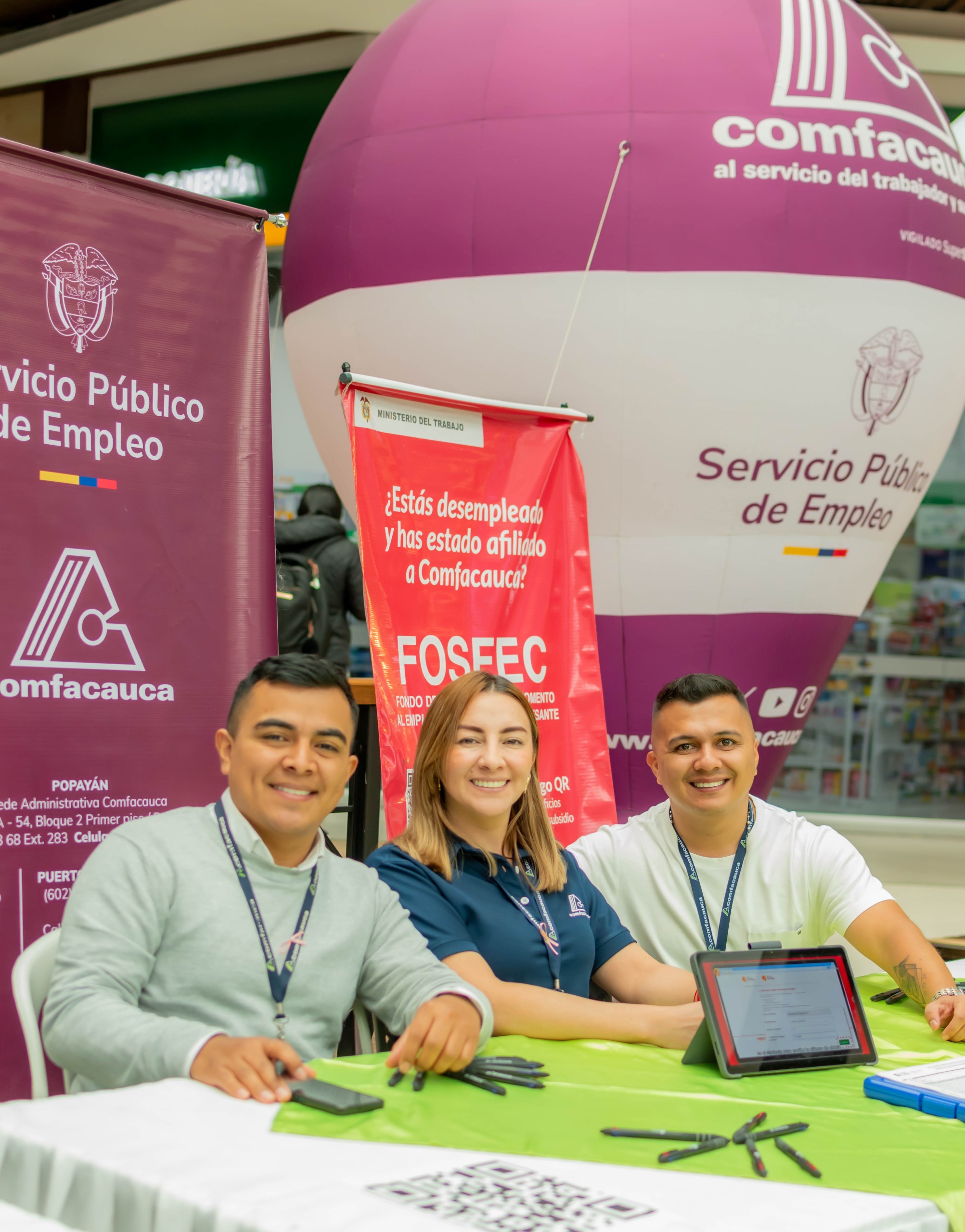 Comfacauca participó en la feria Expoegresados, fortaleciendo oportunidades laborales y de emprendimiento