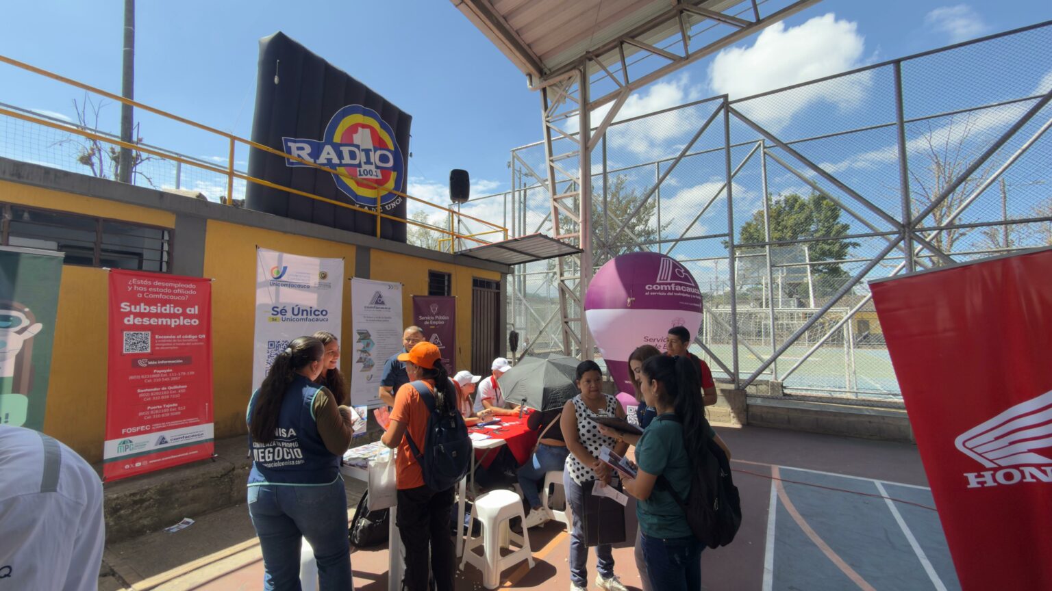 Comfacauca llega al barrio Alfonso López con una nueva feria de ...