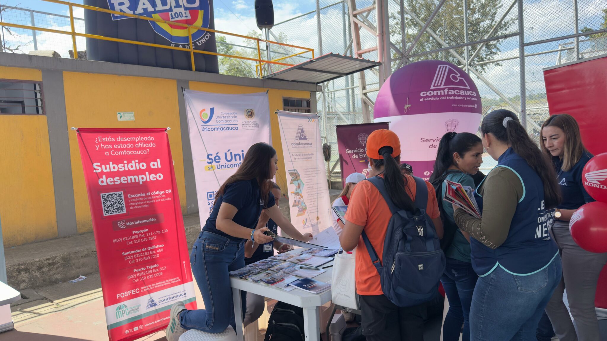 Comfacauca llega al barrio Alfonso López con una nueva feria de ...