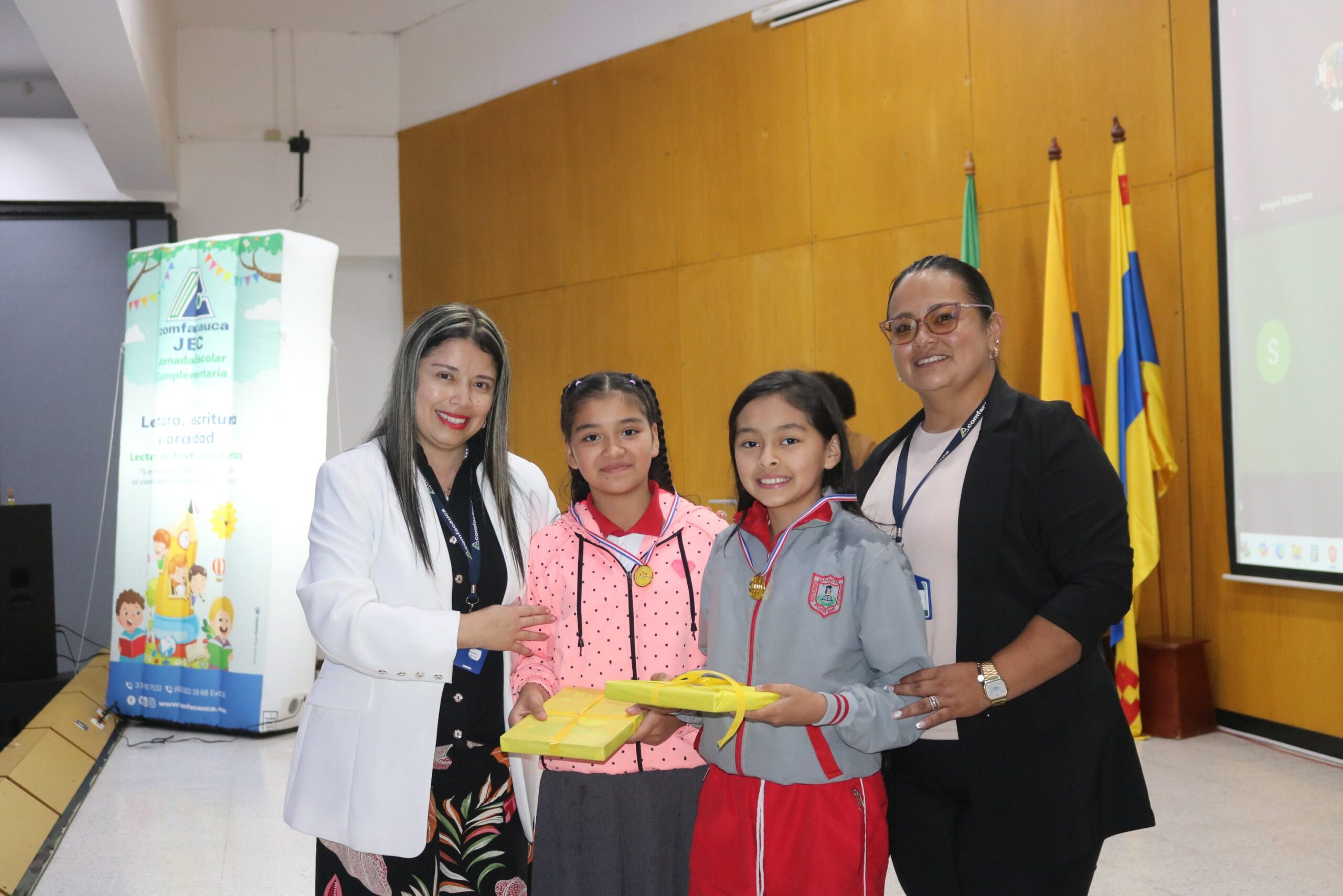 “Escribir es un espacio de libertad, donde puedo imaginar, crear y dejar huellas”, Comfacauca premió el 12 concurso departamental de cuento