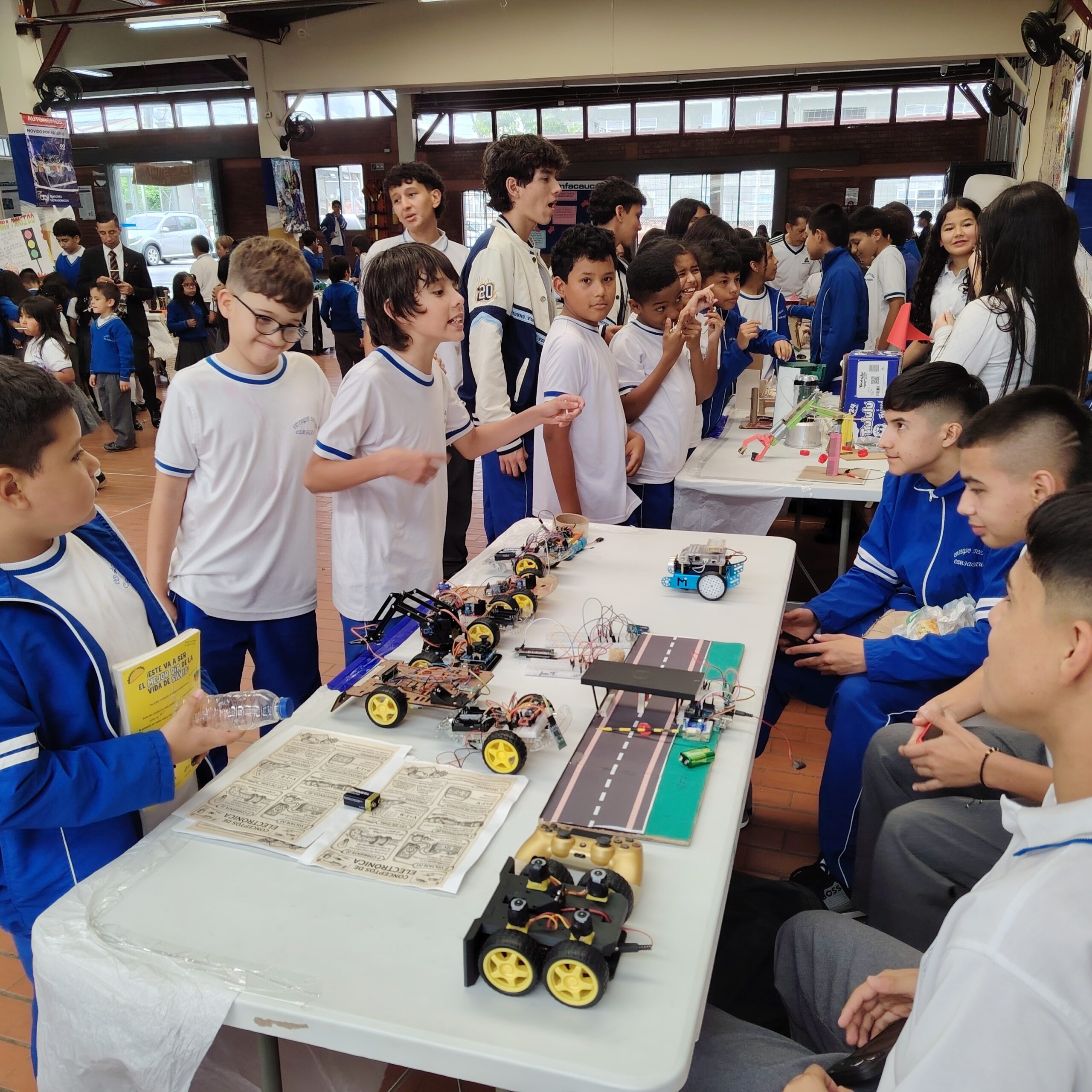 Estudiantes del colegio Técnico Comfacauca llevan la ciencia y la tecnología a la práctica
