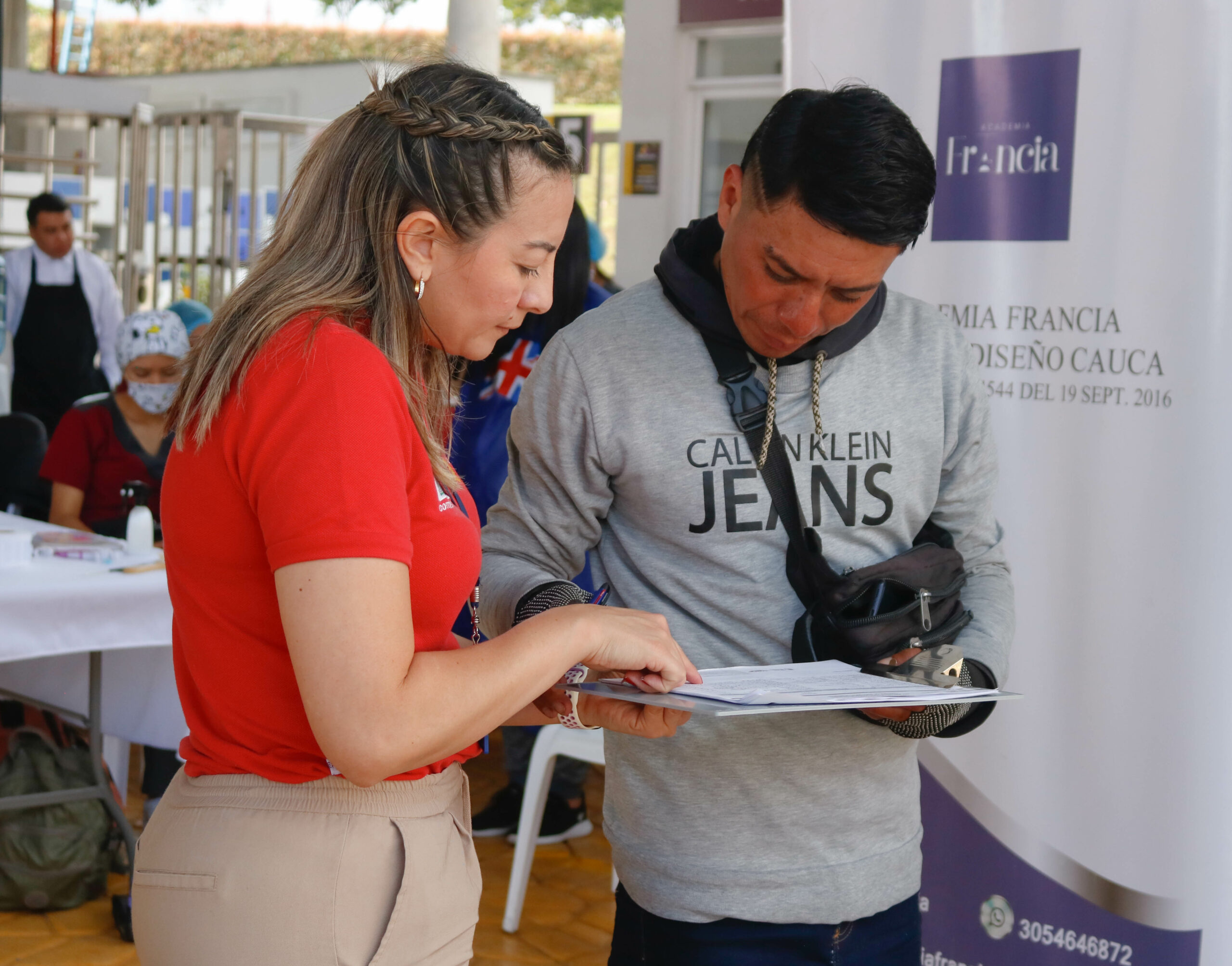 La Agencia de Empleo Comfacauca homenajeó a los papás en su nuevo punto de atención en el Centro Recreativo Guayacanes