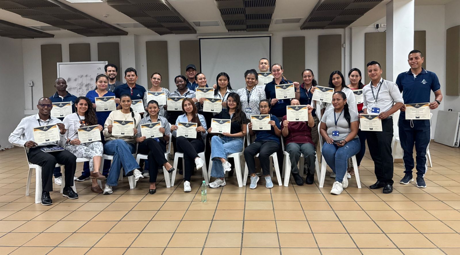 La buena atención no se improvisa: se aprende, se cultiva y se fortalece, colaboradores Comfacauca zona norte capacitados en atención al público