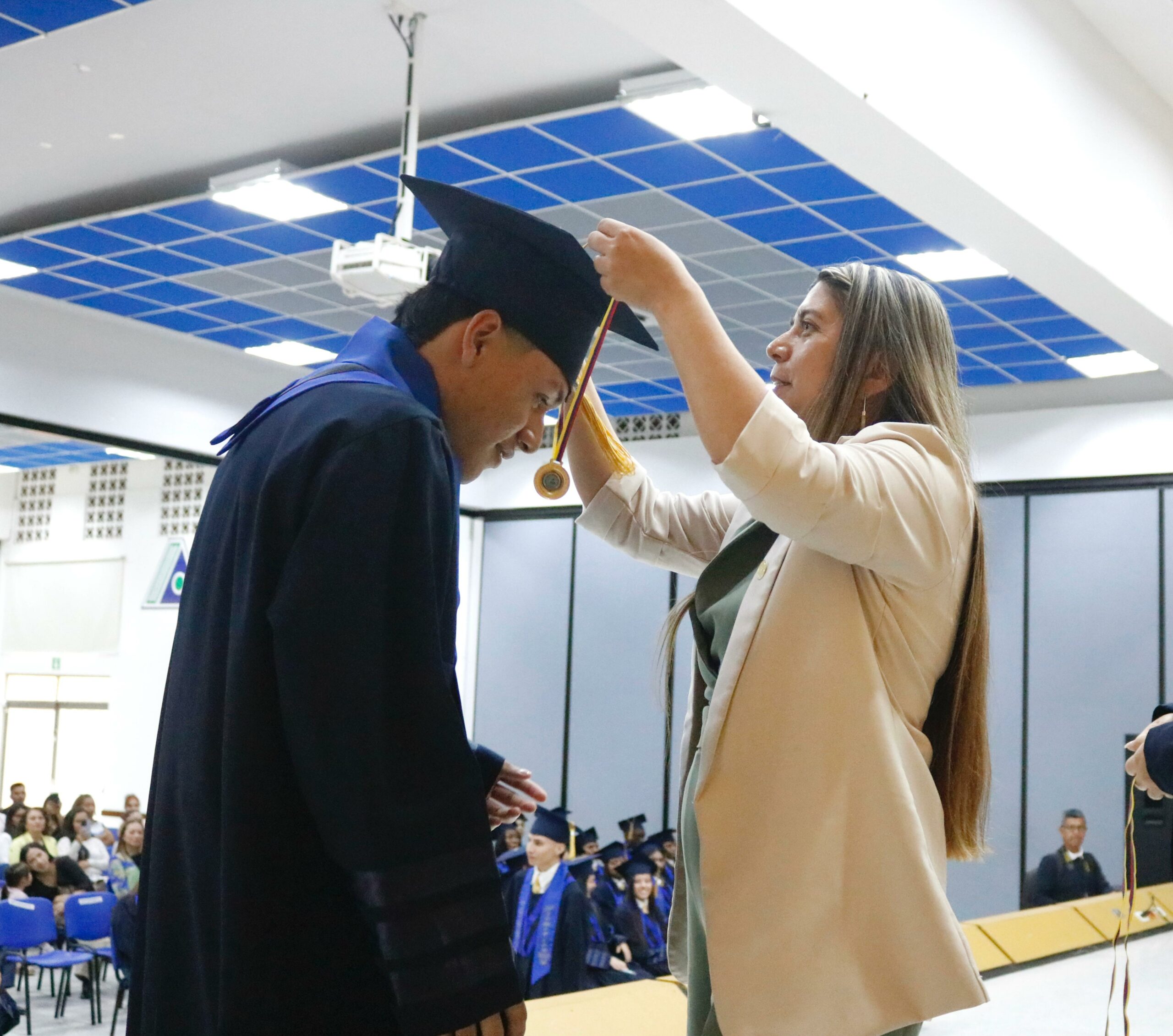 Un logro que abre caminos: 106 estudiantes del CEEC se graduaron del Ciclo VI