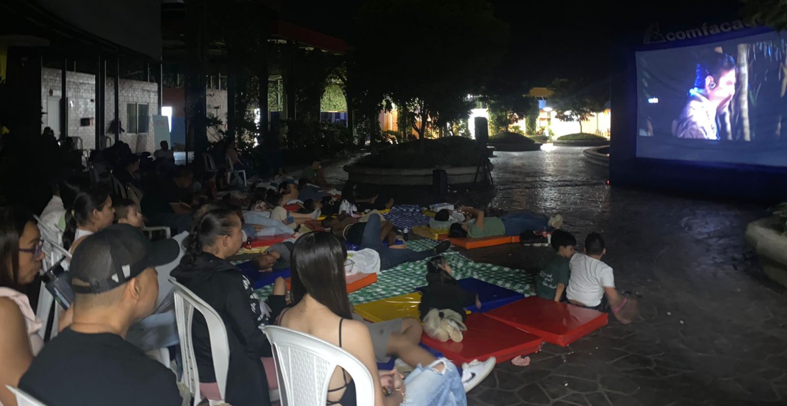 Noches estrelladas, crispetas, buena compañía y mucho cine, el mejor plan nocturno está en el Centro recreativo Caña Dulce